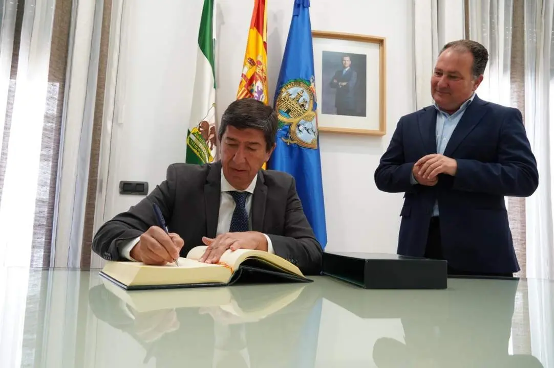 Visita de Juan Mar&iacute;n a la Diputaci&oacute;n de Huelva. - VH