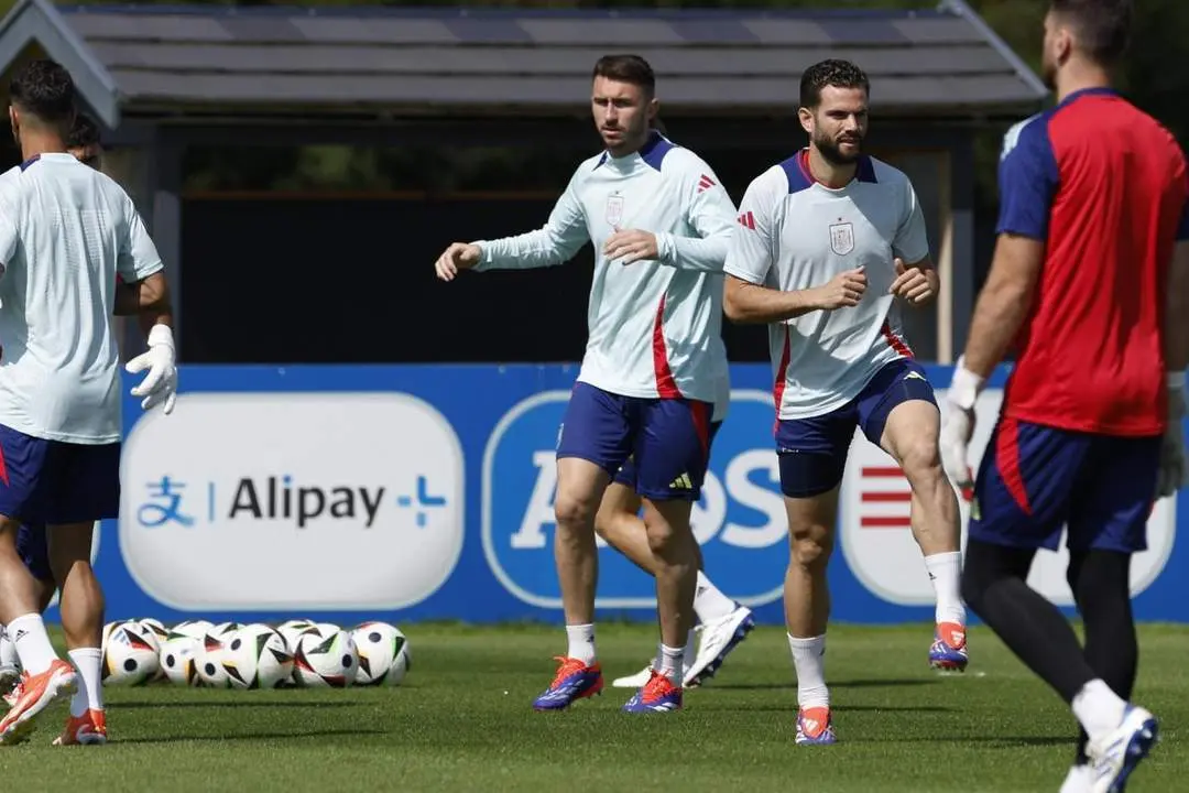 Nacho entrena con la Selecci&oacute;n. Archivo - EFE/ J.J. Guill&eacute;n