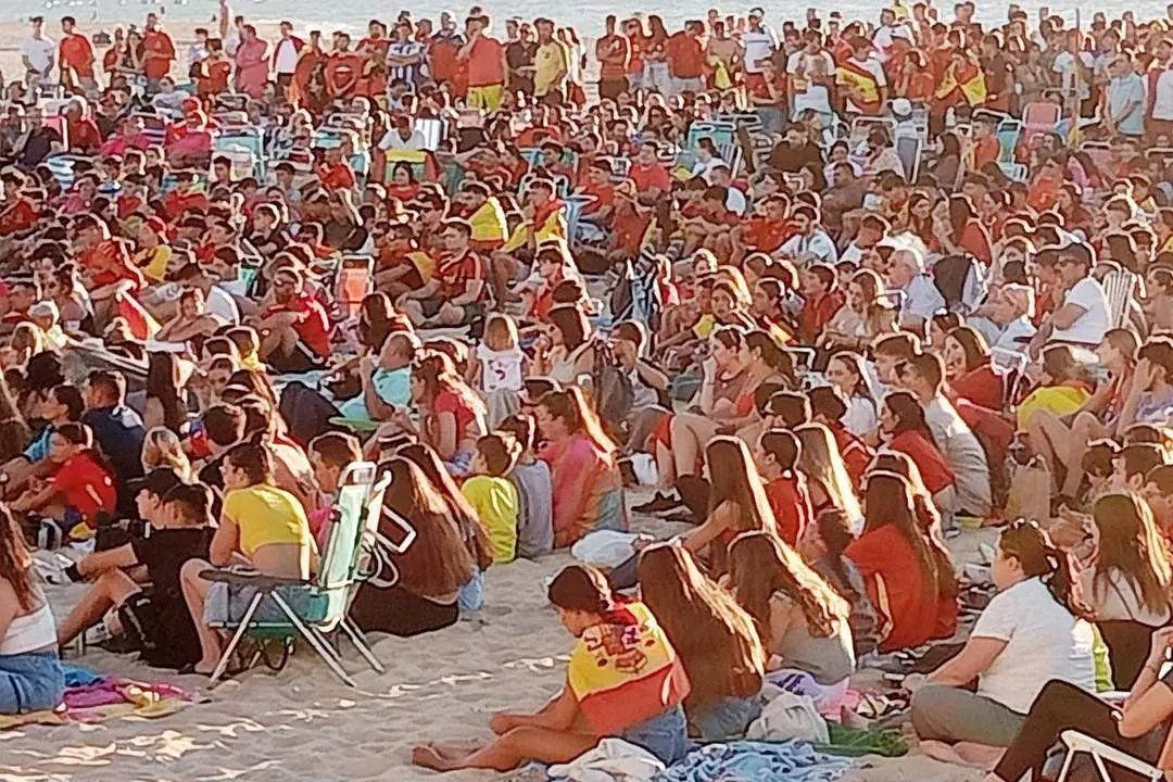 Ambientazo en el litoral sanluque&ntilde;a para presenciar la Final - Ra&uacute;l J. Bustillos