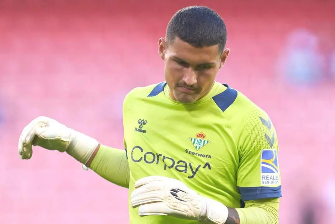 El portero del Real Betis, Fran Vieites, antes del partido contra el S - rbb