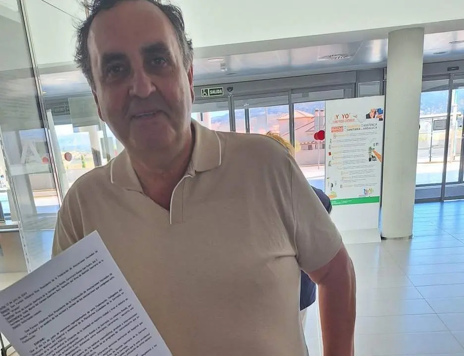 El presidente de la Federaci&oacute;n present&oacute; el escrito.  - FAAVV Arunda