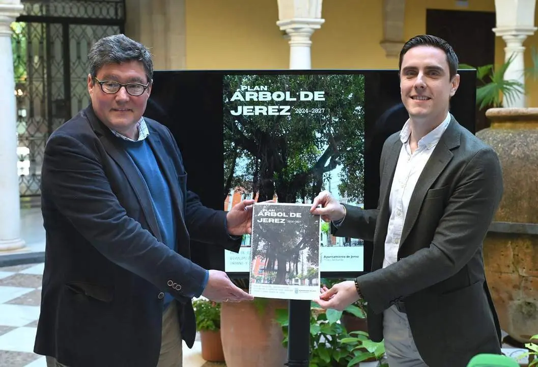 Jose &Aacute;ngel Aparicio y Jaime Espinar en la presentaci&oacute;n del Plan - jerez.es