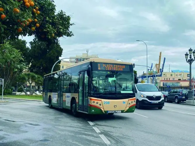Un autob&uacute;s urbano en C&aacute;diz. - VIVA