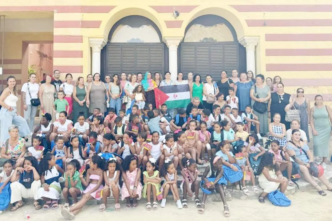 Los ni&ntilde;os saharauis disfrutan en su estancia en Sanl&uacute;car de Barrameda - AI