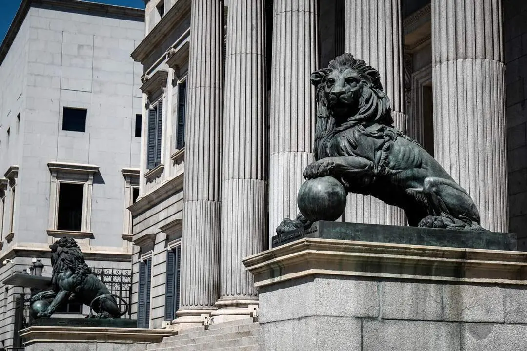 La Carrera de San Jer&oacute;nimo, con sus imponentes leones - EP