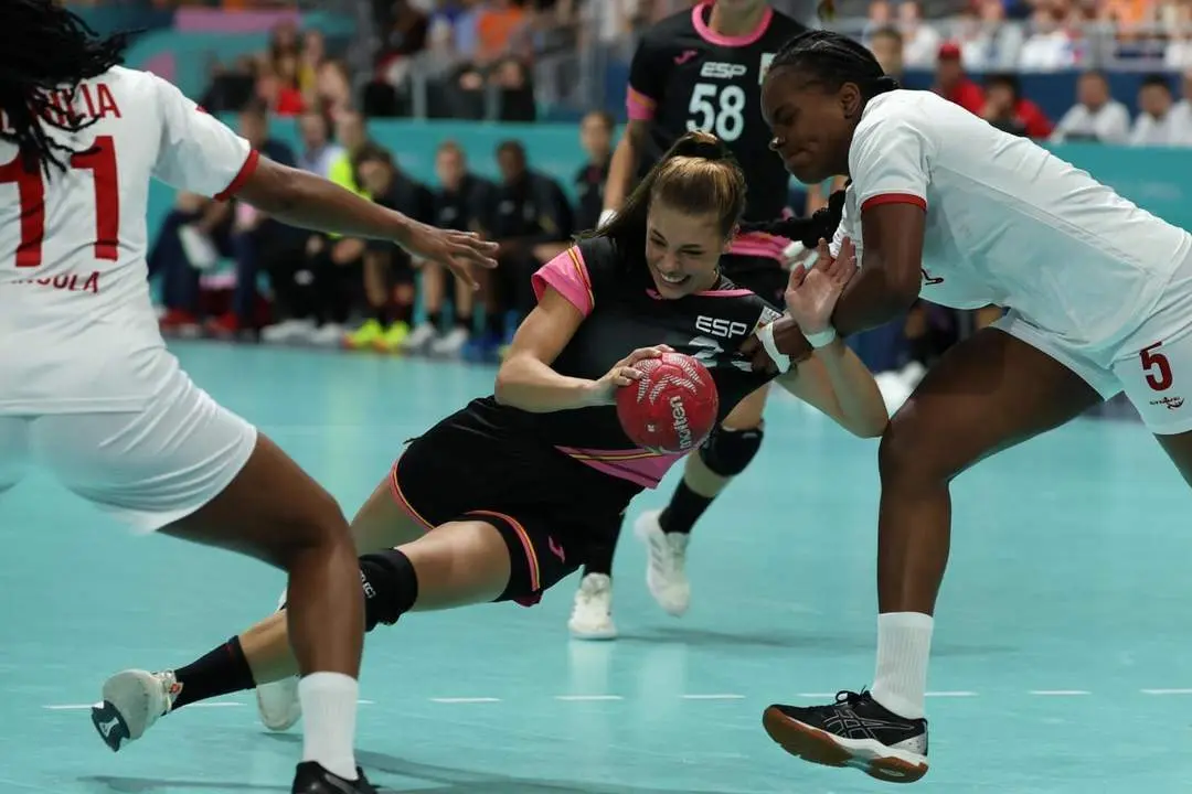 La jugadora de balonmano espa&ntilde;ola Paula Arcos en los JJOO. - EFE/ Kiko Huesca