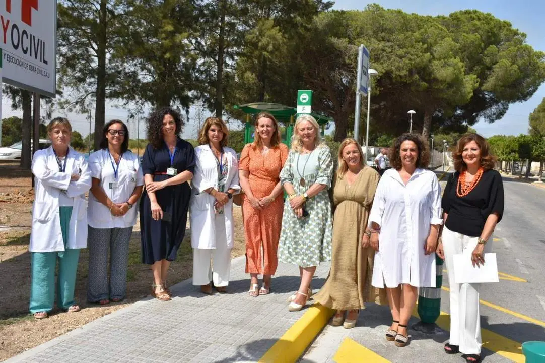 Visita a la nueva parada de autob&uacute;s del Hospital de Puerto Real. - VIVA