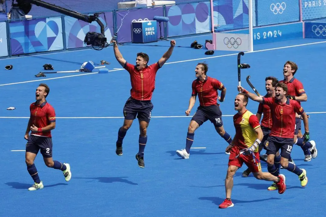 Jugadores de la selecci&oacute;n espa&ntilde;ola celebran su victoria. - EFE