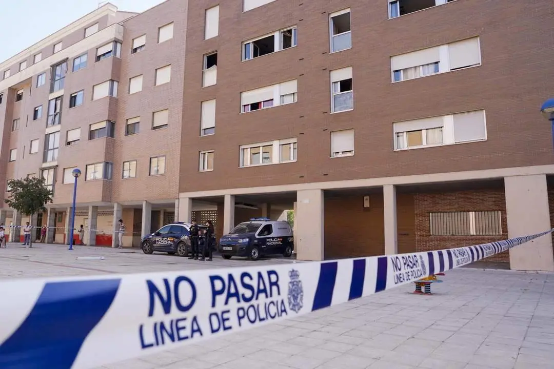 Hallan el cad&aacute;ver de una mujer con signos de violencia en un incendio. - EFE