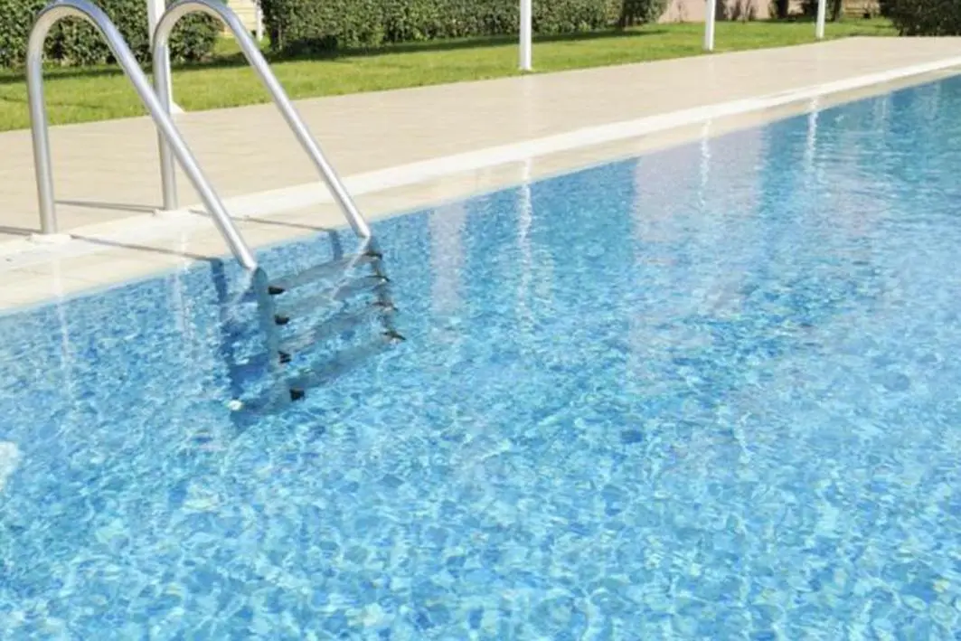 Imagen de archivo de una piscina - AI