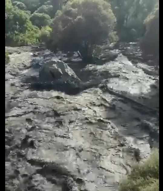 Desalojan a un centenar de ba&ntilde;istas de una poza de la Alpujarra por la crecida de un r&iacute;o
