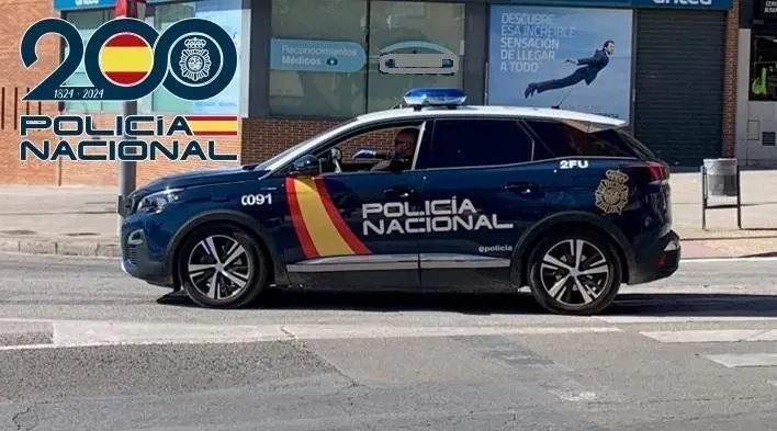 Polic&iacute;a Nacional. - EP