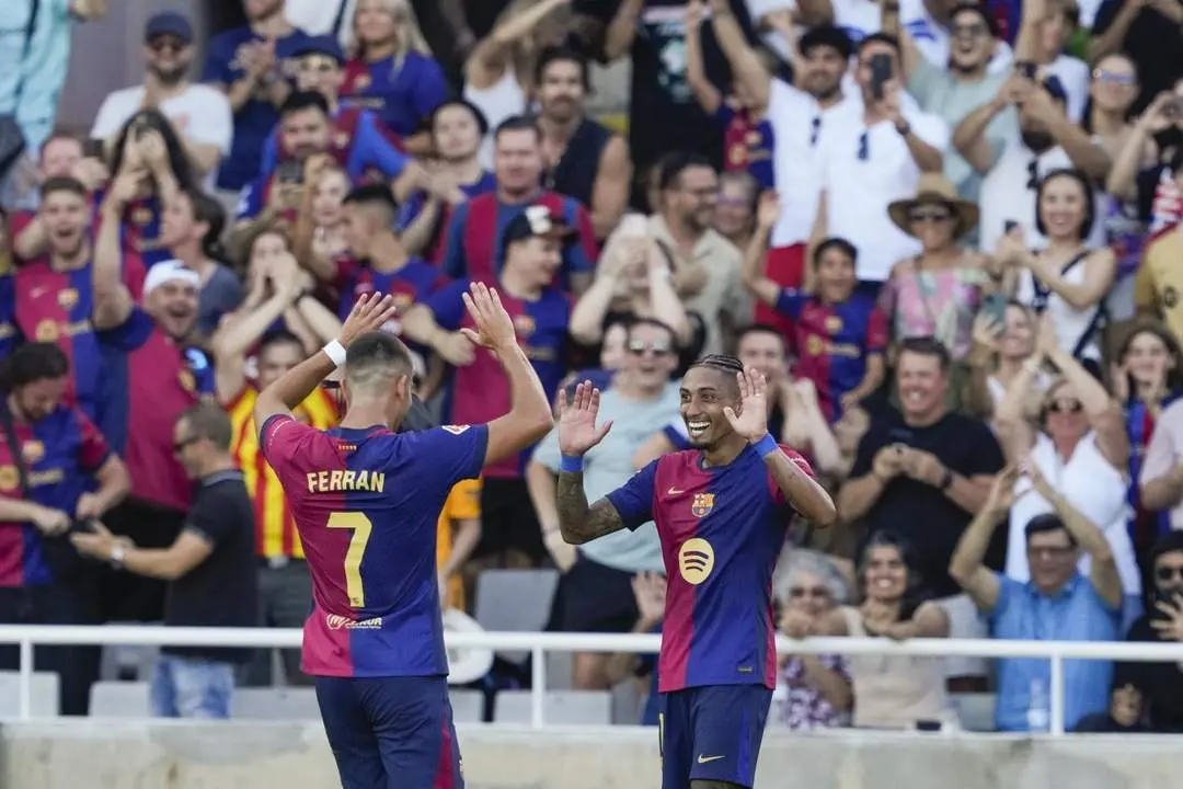 El Bar&ccedil;a celebra uno de sus goles. - EFE