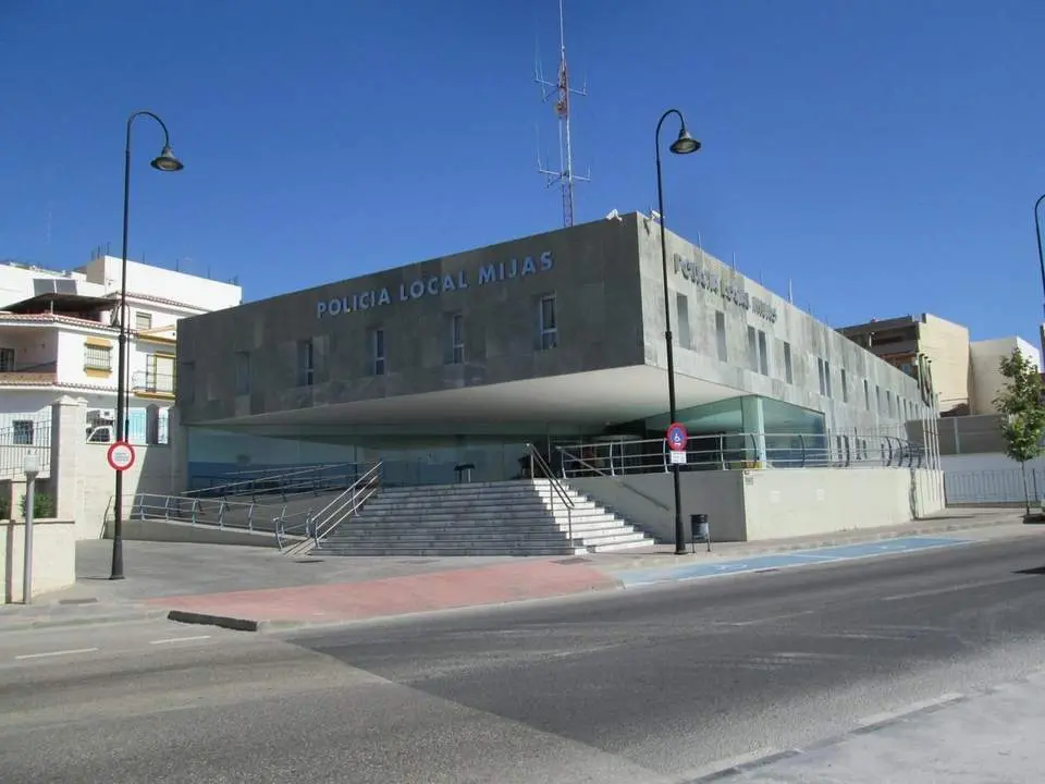 Polic&iacute;a Local de Mijas. - RRSS