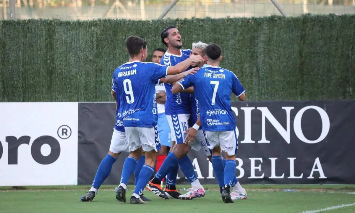 El Xerez DFC celebra su gol contra el Estepona. - xerezdfc.com