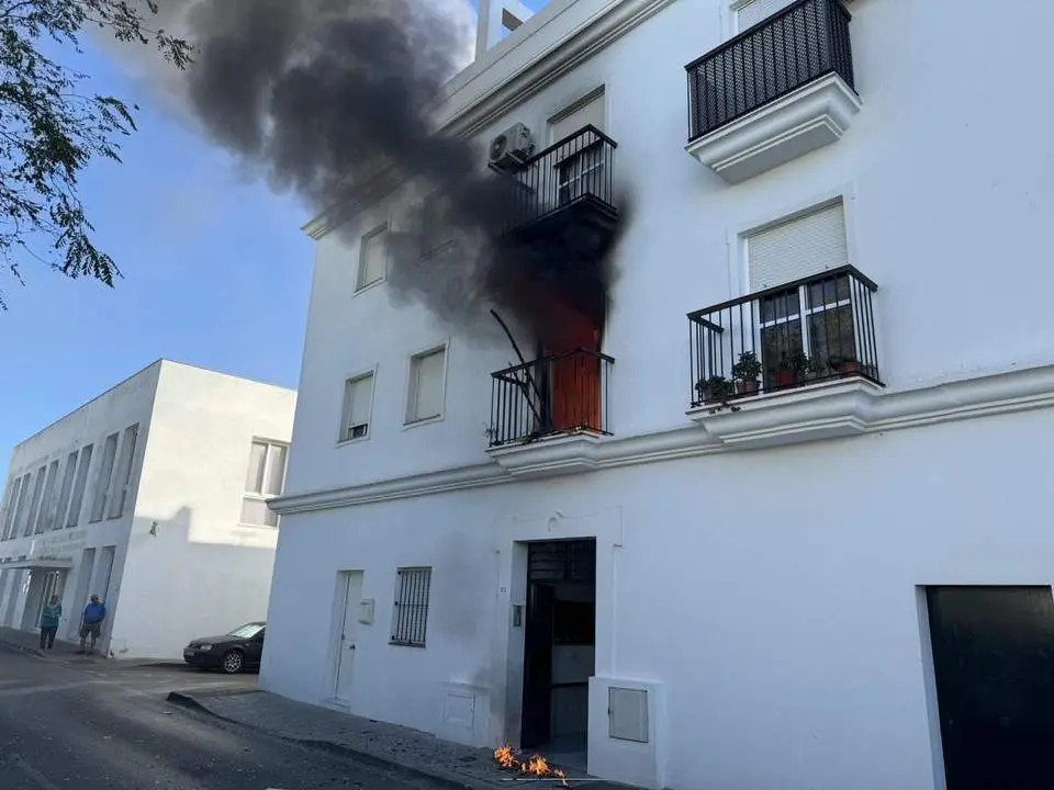 Incendio en Calle Molinero en Vejer  - 