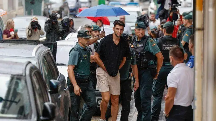 Rafa Mir, escoltado por la Guardia Civil. - Kai F&ouml;rsterling - EFE