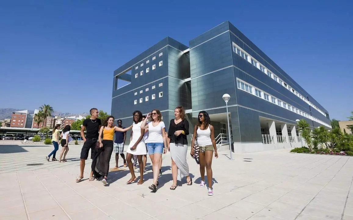 Mejoran los datos de matriculaci&oacute;n respecto al a&ntilde;o pasado.  - Archivo 