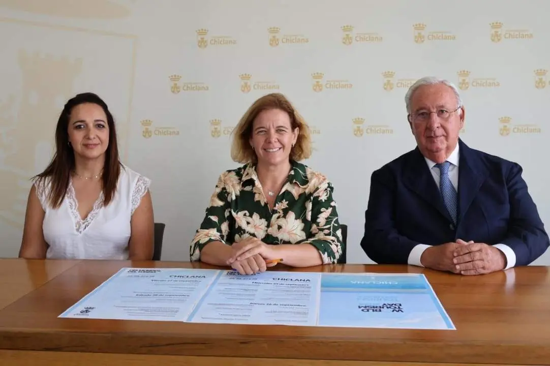 Manuela P&eacute;rez, junto a Nuria Blanco y Juan Manuel S&aacute;nchez - VIVA