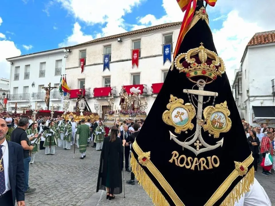 Bander&iacute;n de la Banda de Cornetas y Tambores Rosario de C&aacute;diz. - VIVA