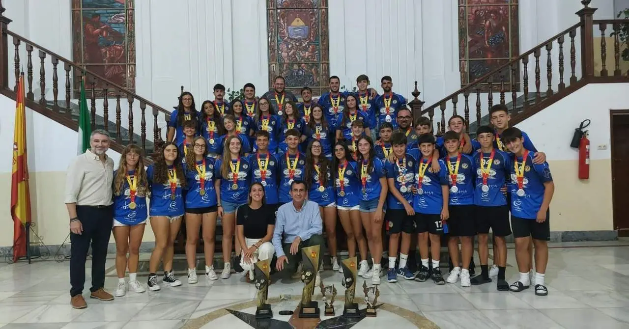 Recepci&oacute;n a los equipos del Club BM. Barbate en el Ayuntamiento. - 