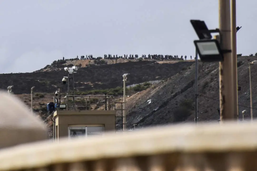 El blindaje policial evita la entrada masiva en Ceuta tras llamamientos en redes sociales