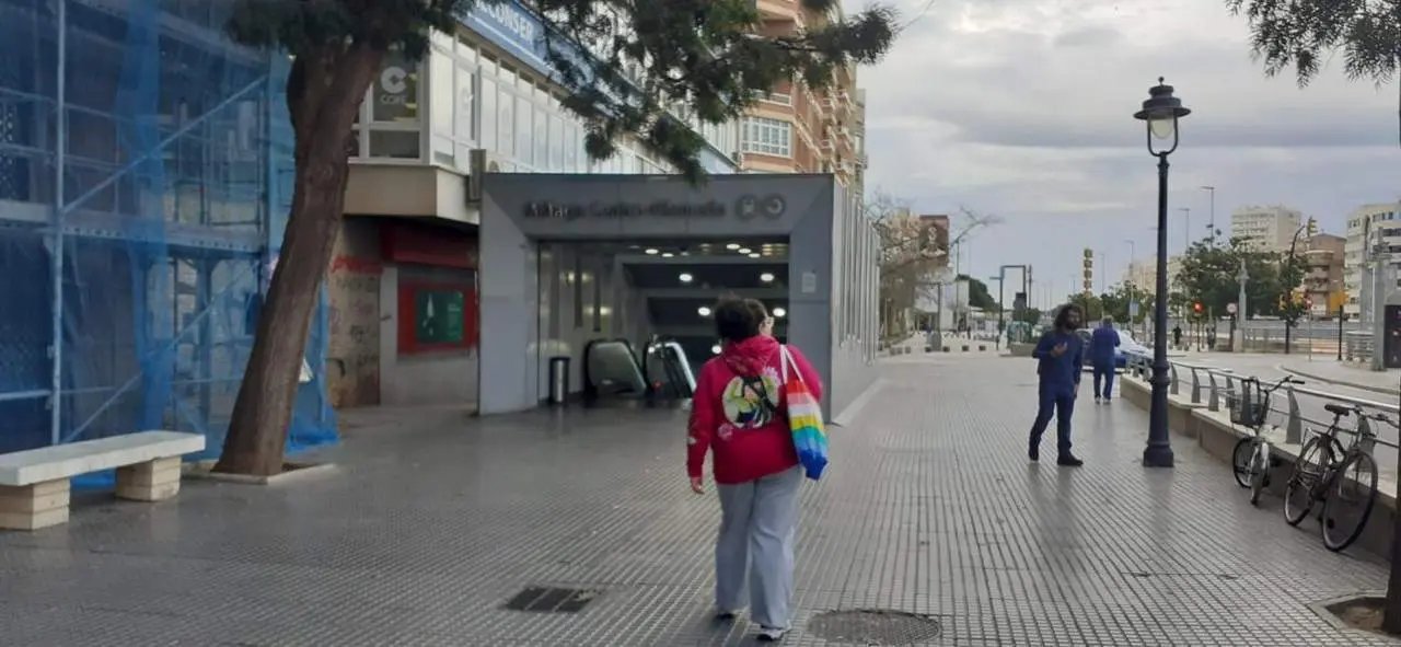 Estaci&oacute;n de Cercan&iacute;as en M&aacute;laga capital. - Arroyo