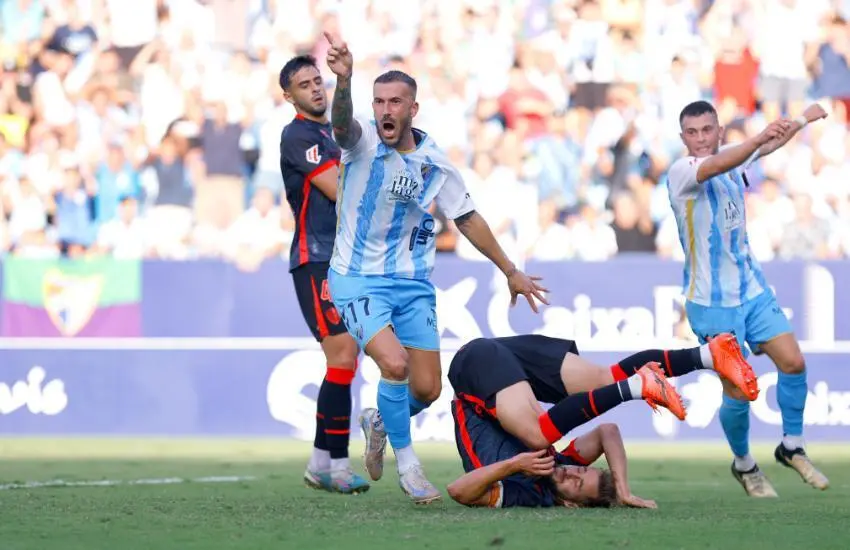 Dioni, celebrando un gol con el M&Aacute;LAGA CF. - M&Aacute;LAGA CF