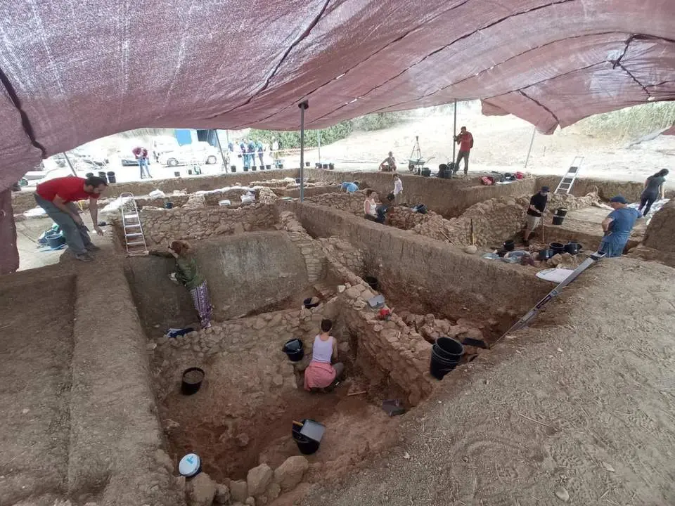 Yacimiento arqueol&oacute;gico del Cerro del Villar en M&aacute;laga. - Olmedilla