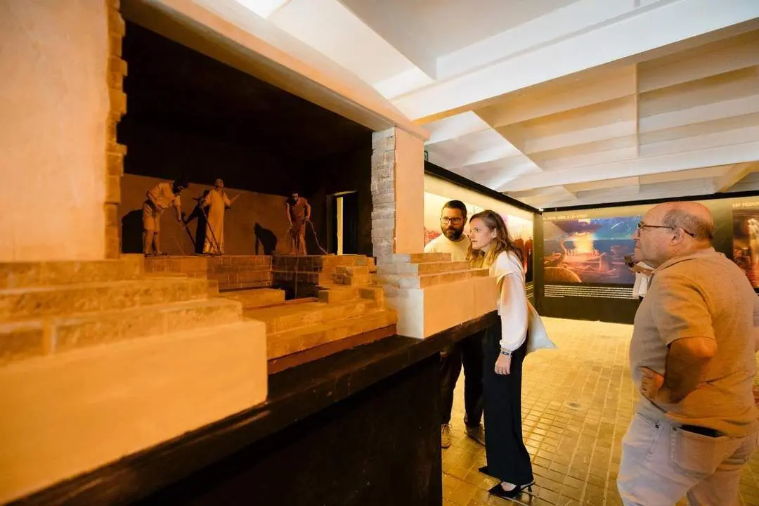 Maqueta del monumento funerario de Entrecatedrales. - VIVA