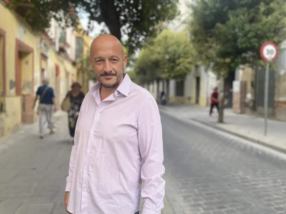 Ra&uacute;l Ruiz Berdejo en calle Lealas, cerca de la sede de IU - Jim&eacute;nez