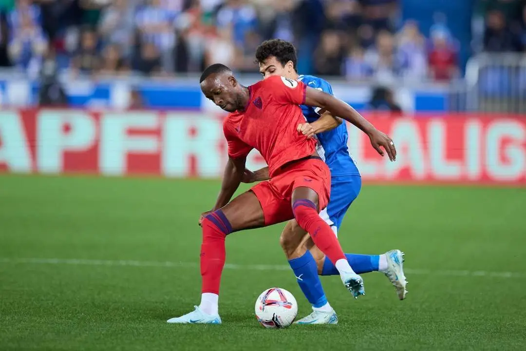 El delantero del Sevilla FC, Lukebakio, contra el Alav&eacute;s. - ep