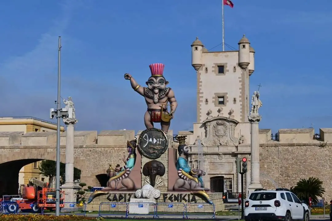 Decoraci&oacute;n en Puertas de Tierra por C&aacute;diz Fenicia. - Eulogio Garc&iacute;a