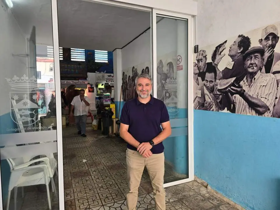 Paco Mu&ntilde;oz en el Mercado de Abastos de Barbate - 