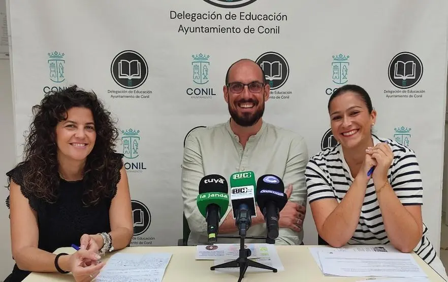 Sergio C&aacute;ceres junto a Antonia Trujillo y &Aacute;ngela P&eacute;rez - 