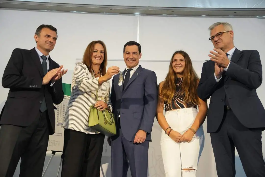 Acto de entrega de las llaves de las nuevas viviendas de Matadero Sur. - VIVA