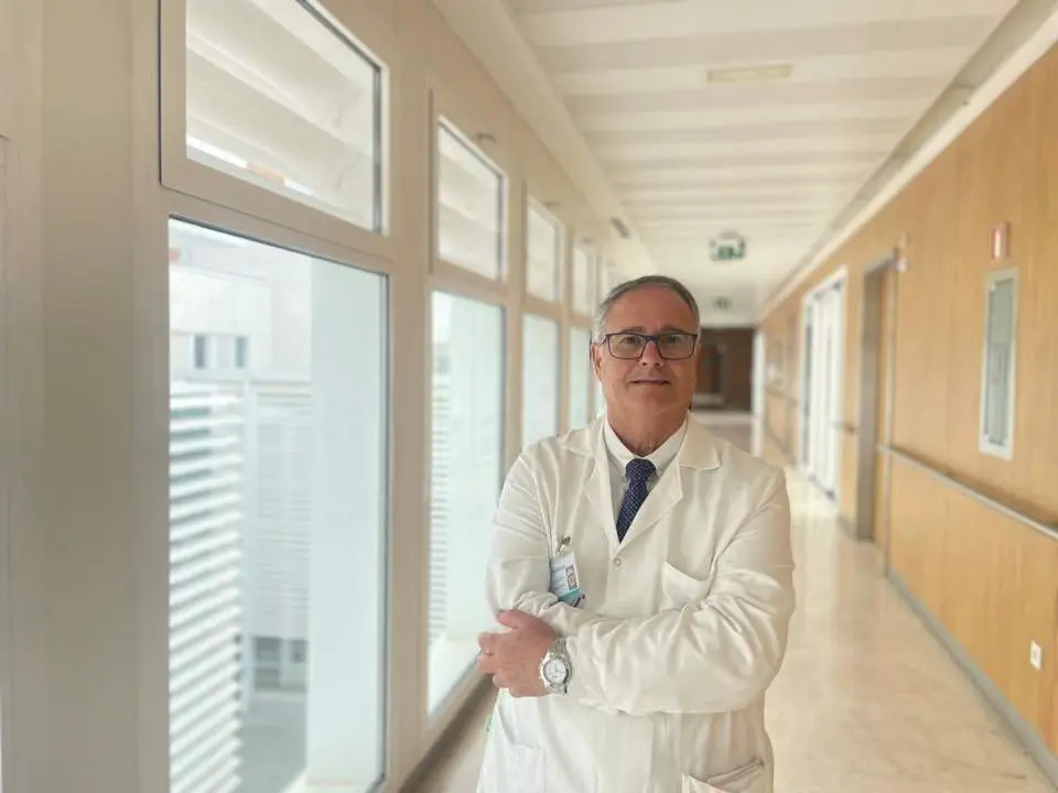 El doctor Rafael Espino Aguilar. - QUIR&Oacute;NSALUD