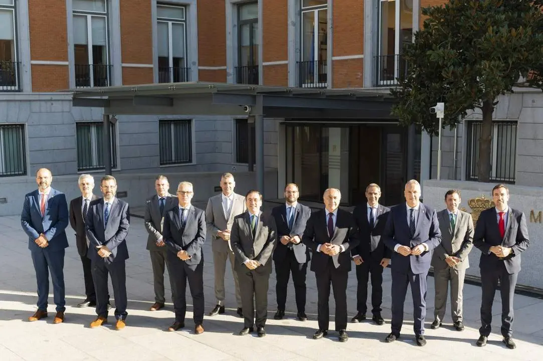Autoridades del Campo de Gibraltar junto al ministro de Exteriores, Jos&eacute; Manuel Albares - AI