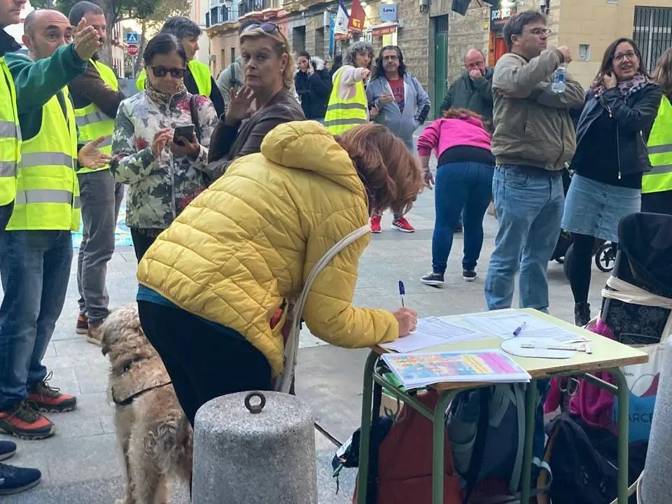 Recogida de firmas contra la despeatonalizaci&oacute;n de Veedor. - VIVA