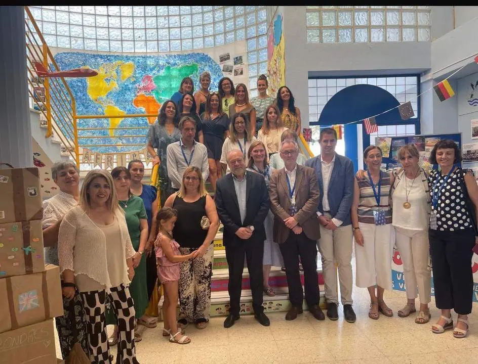 Visita de los representantes europeos al centro de El Portal - Facebook
