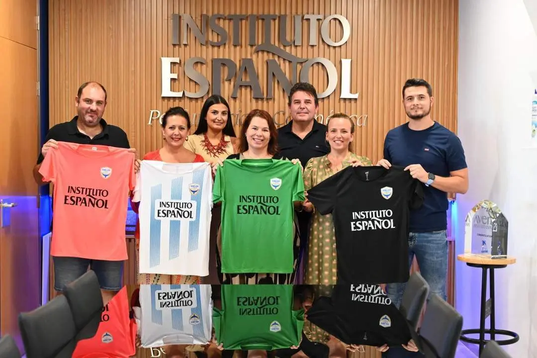 Equipqciones patrocinadas por Instituo Espa&ntilde;ol de la base de Hinojos - A.H