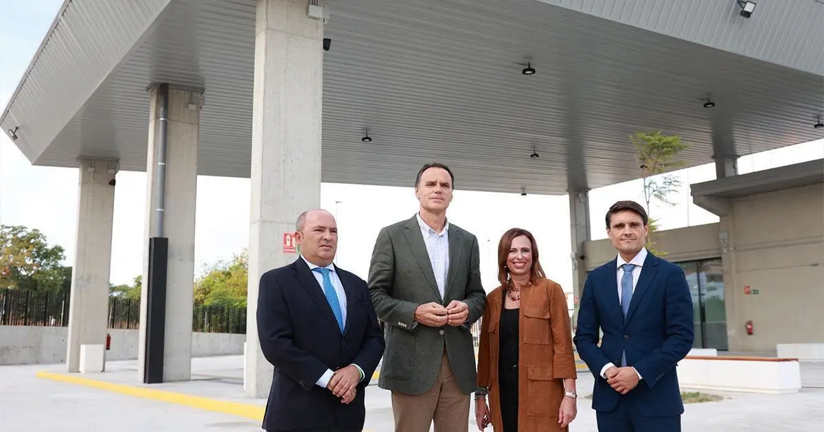 El alcalde y la consejera de Fomento en el nuevo intercambiador - E.P.