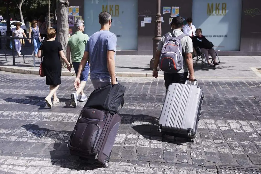 Turistas en el centro de Sevilla.  - EP