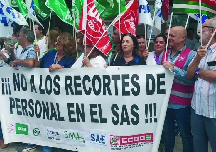 Protesta en el Hospital de Puerto Real por los recortes del SAS. - VIVA