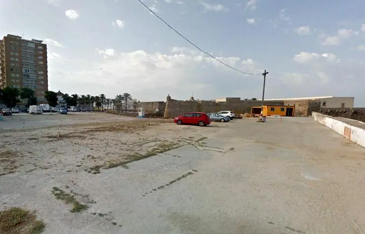 Aparcamiento en el Campo de las Balas de C&aacute;diz. - GMaps
