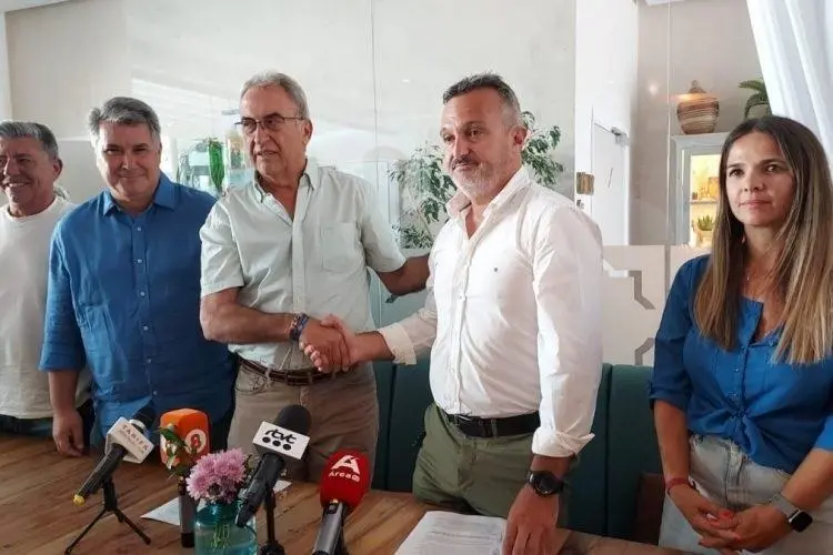 Pepe Santos y Jorge Ben&iacute;tez. - EP