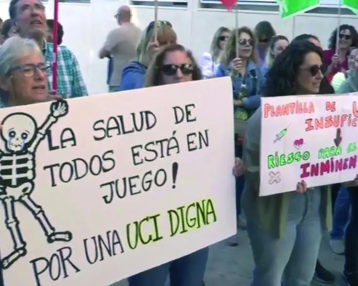 Protesta por la UCI del Hospital de Puerto Real. - VIVA