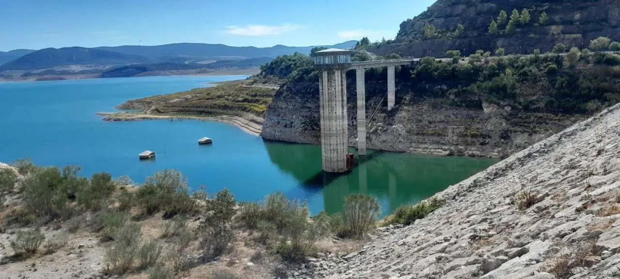 En la imagen, el pantano de Guadalcac&iacute;n.  - JUNTA