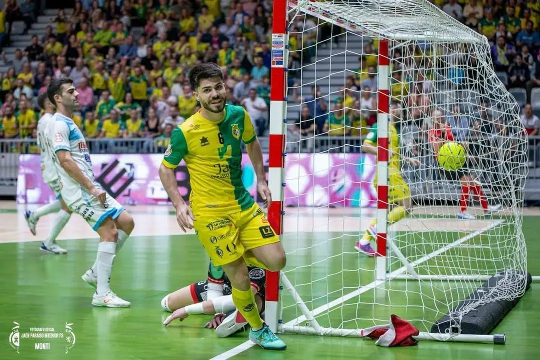 Dani Zurdo, artillero amarillo en los dos primeros partidos de Liga. - MONTI / JA&Eacute;N PARA&Iacute;SO INTERIOR