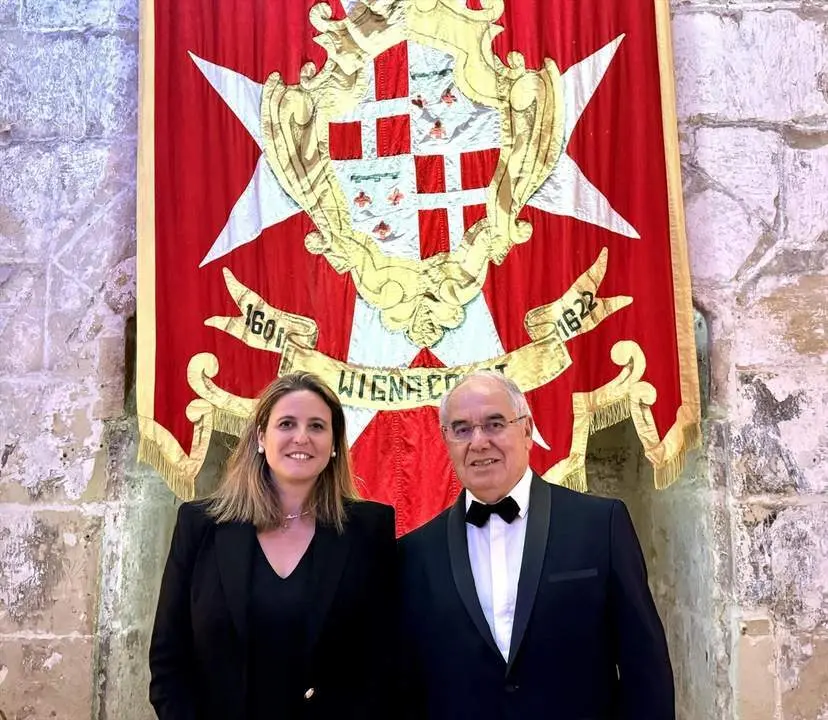 Angie Moreno y Jean Louis Baroux, presidente de APG World Connect. - Ayuntamiento.